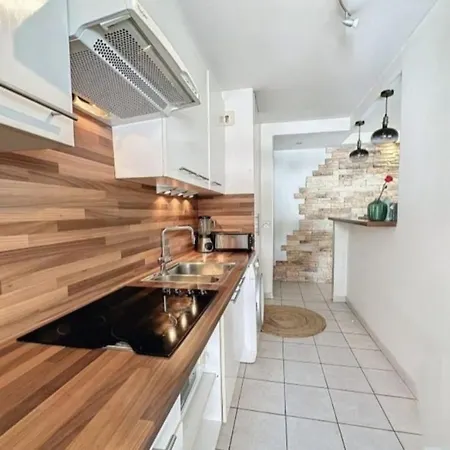 Beau T2 A 200m De La Et Proches Toutes Commodites Appartement Antibes
